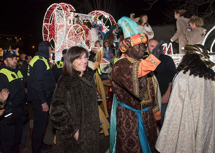 Miles de personas reciben a los Reyes Magos de Oriente en la Gran Cabalgata de Pozuelo de Alarcón