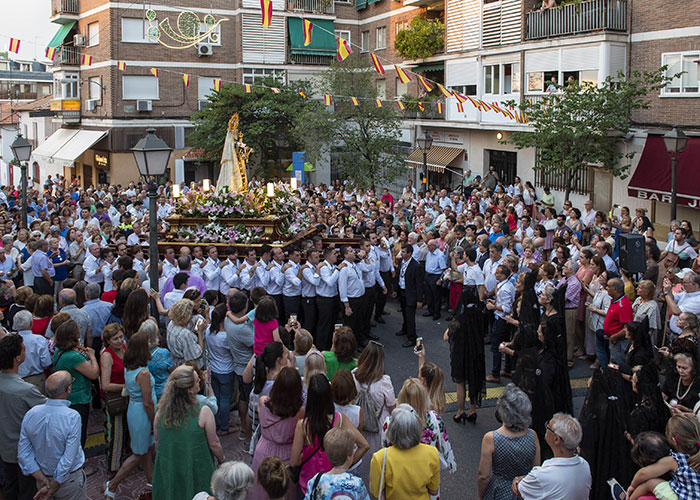 La solemne procesión, la limonada popular y los fuegos artificiales pusieron el broche de oro a las fiestas de La Estación