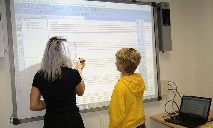 La Escuela Municipal de Música incorpora pizarras digitales en sus aulas de música y movimiento y lenguaje musical