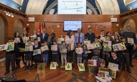 El Ayuntamiento de Pozuelo entrega los premios de los concursos escolares navideños de Belenes, Árboles y Felicitaciones