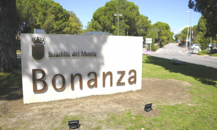 Nuevo monolito identificativo en el acceso a la urbanización Bonanza