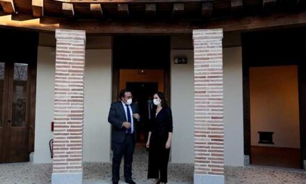 La presidenta de la Comunidad de Madrid inaugura la Casa de Aves tras su rehabilitación integral