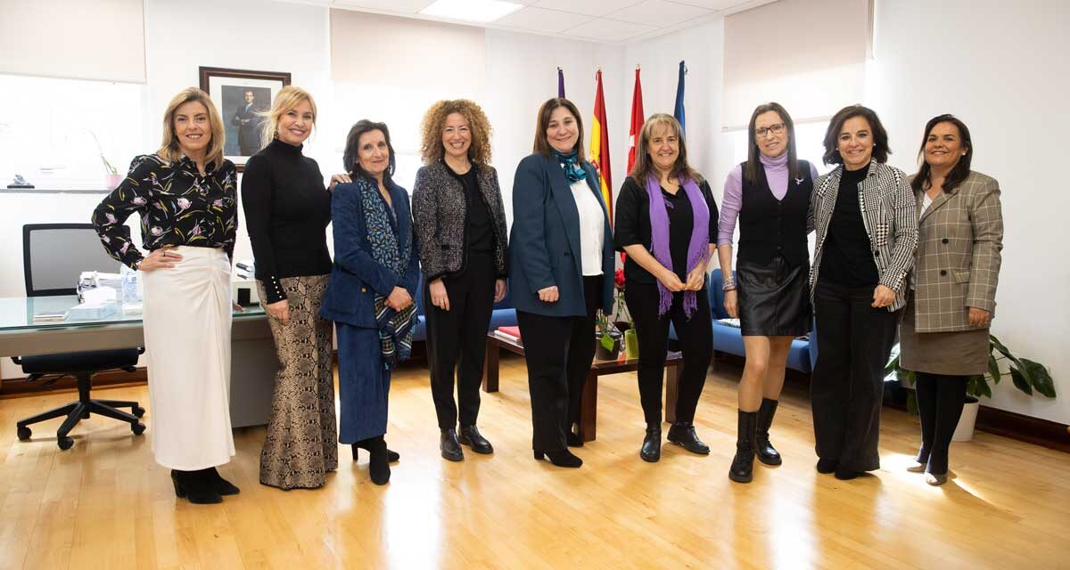 <strong>La alcaldesa se reúne con las concejalas de la Corporación Municipal para conmemorar el Día Internacional de la Mujer</strong>