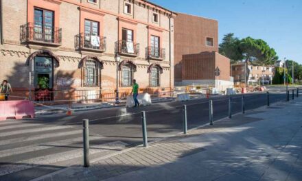 Obras para mejorar la accesibilidad en la acera de la avenida Adolfo Suárez