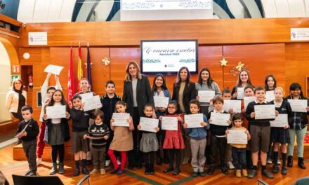 El Ayuntamiento reconoce la creatividad de los alumnos en los concursos escolares navideños de belenes, árboles y felicitaciones