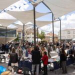 Más de un centenar de vecinos participaron en el primer Mercado de Segunda Vida organizado para dinamizar el centro del municipio