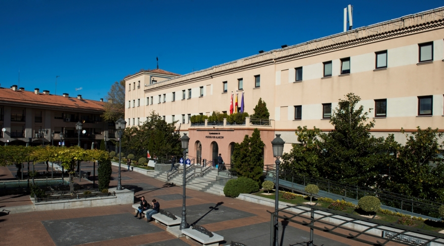El Ayuntamiento instala buzones en el exterior de las bibliotecas municipales para facilitar la devolución de los documentos