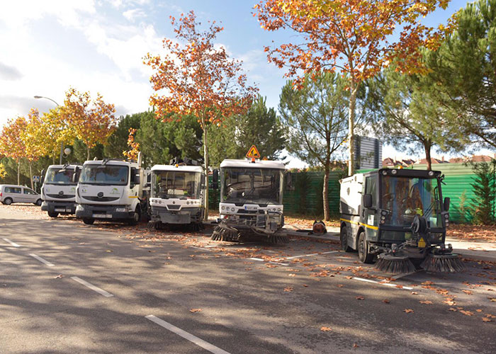 El Ayuntamiento refuerza el servicio de recogida de hojas en el municipio