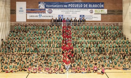El Club Baloncesto Pozuelo se reúne en el polideportivo municipal El Torreón para la gran foto de familia