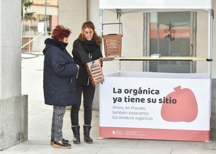 El Barrio de las Flores, pionero en la instalación de contenedores de recogida de materia orgánica
