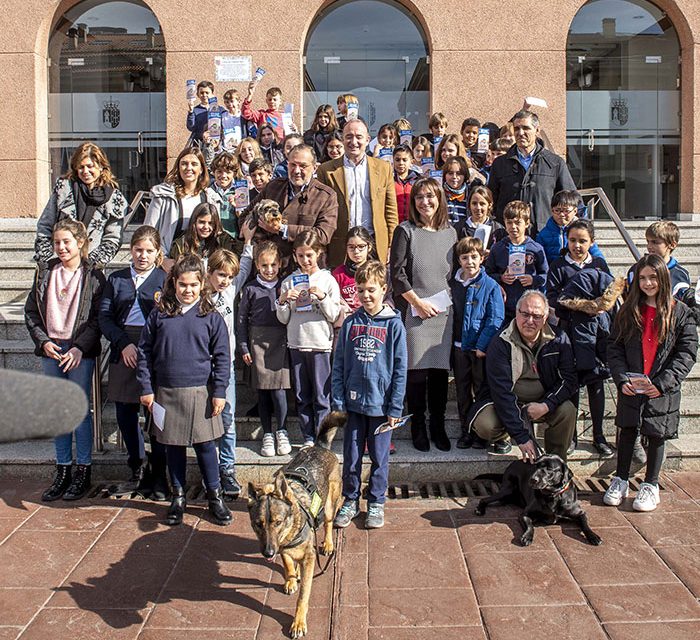 El Ayuntamiento de Pozuelo lanza una nueva campaña de sensibilización para la recogida de excrementos caninos