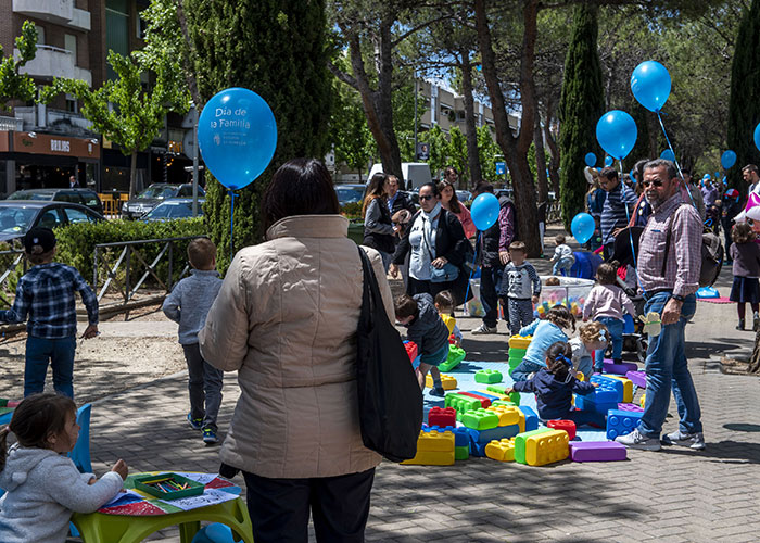 El Día de la Familia congregó a cientos de personas en la Avenida de Europa de Pozuelo de Alarcón