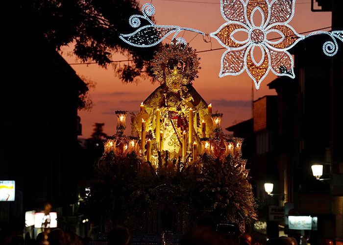 Pozuelo de Alarcón rindió honores a su Patrona y con la  Solemne Procesión por el centro de la ciudad