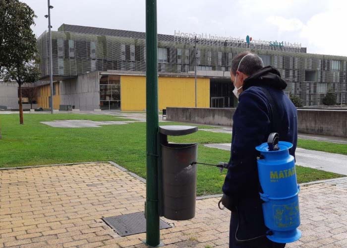 El Ayuntamiento de Pozuelo continúa con la limpieza diaria de desinfección en calles y mobiliario urbano de la ciudad
