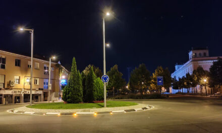 Mejora el alumbrado de la glorieta de la calle Mártires