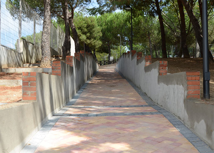 Continúan las obras de remodelación de la rampa que une la calle Albarracín con la calle Sigüenza