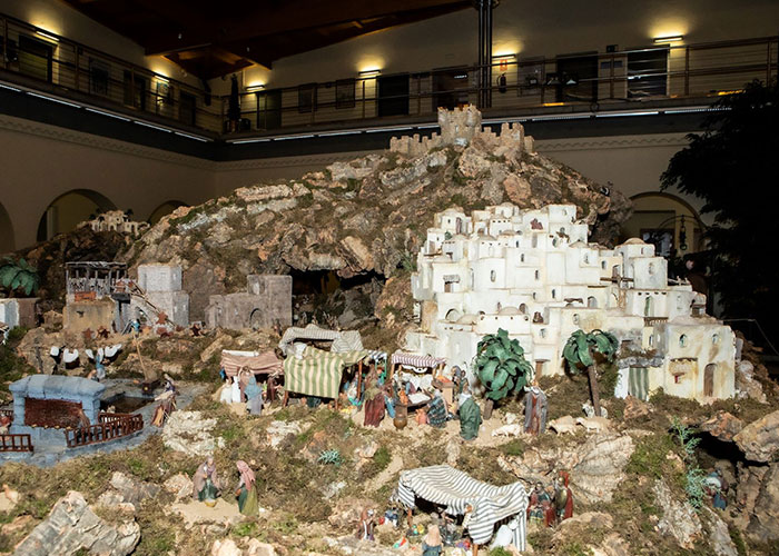Ya se puede visitar el Gran Belén instalado en el Ayuntamiento de Pozuelo con más de 450 figuras y 60 metros cuadrados