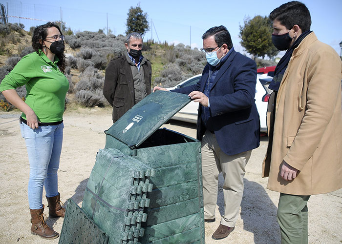 Boadilla ofrece compostadoras a los vecinos de las urbanizaciones históricas para que aprovechen sus residuos orgánicos