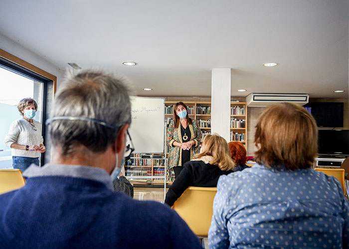 Febrero arranca con actividades, conferencias y talleres para los mayores de Pozuelo