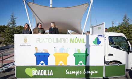 La consejera de Medio Ambiente visita el Punto Limpio, que aumenta cada año la cifra de usuarios y residuos gestionados