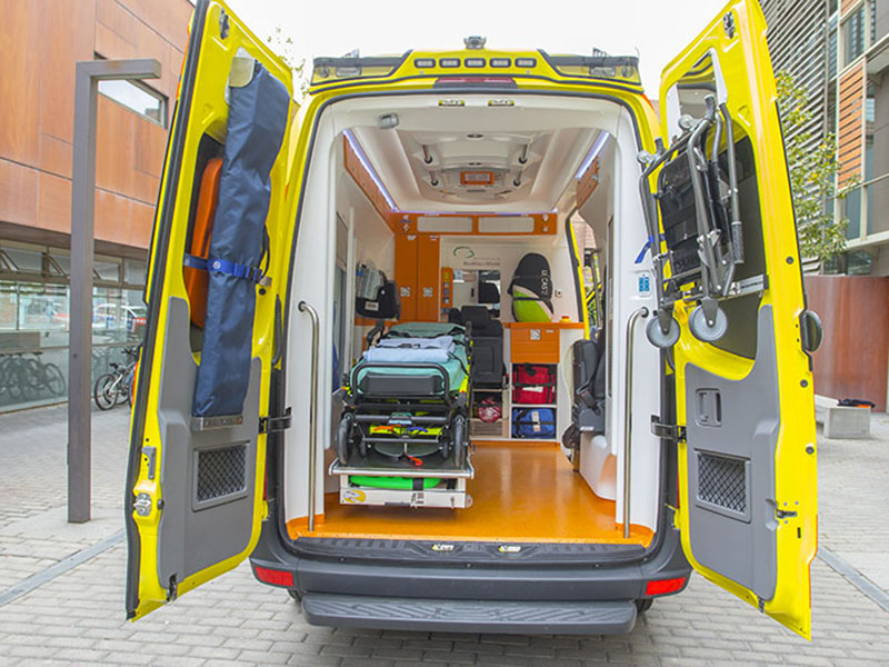 La rápida intervención de los servicios de emergencias municipales salva la vida a un vecino