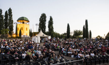 Cerca de 1.500 vecinos disfrutaron del “Cine de verano” al aire libre con propuestas para toda la familia