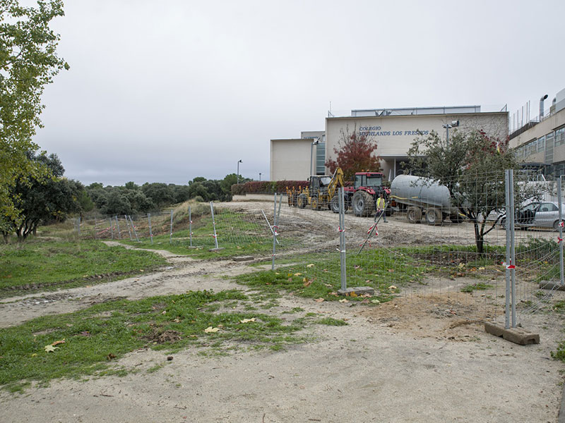 El Ayuntamiento de Boadilla creará más de 50 plazas de aparcamiento en el entorno del colegio Highland Los Fresnos