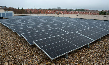<strong>El Ayuntamiento instala placas fotovoltaicas en varios edificios municipales</strong>