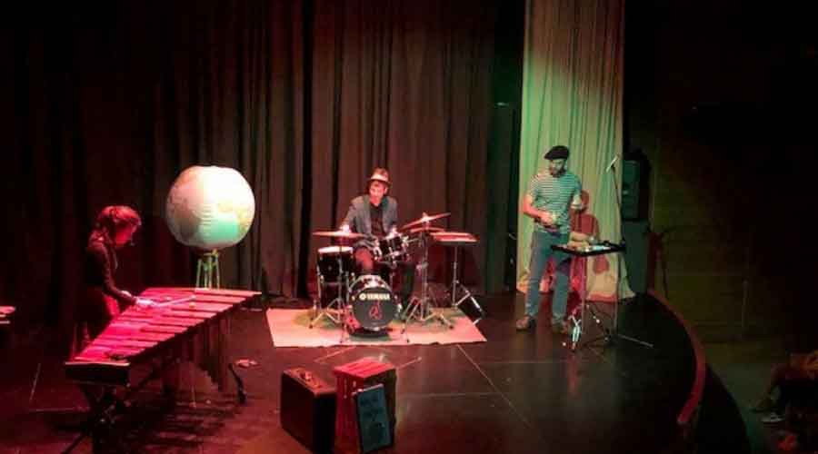 <strong>Los profesores de la Escuela Municipal de Música y Danza acercan la música a los escolares</strong>