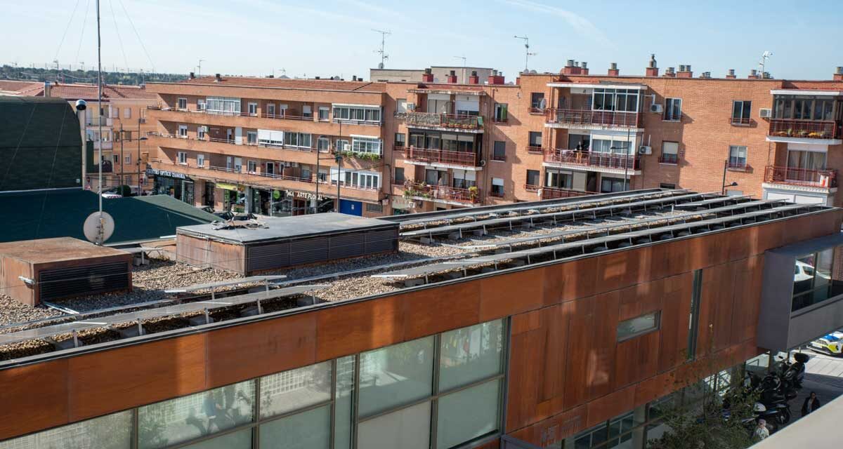 El centro de mayores María de Vera tiene ya instaladas las placas fotovoltaicas