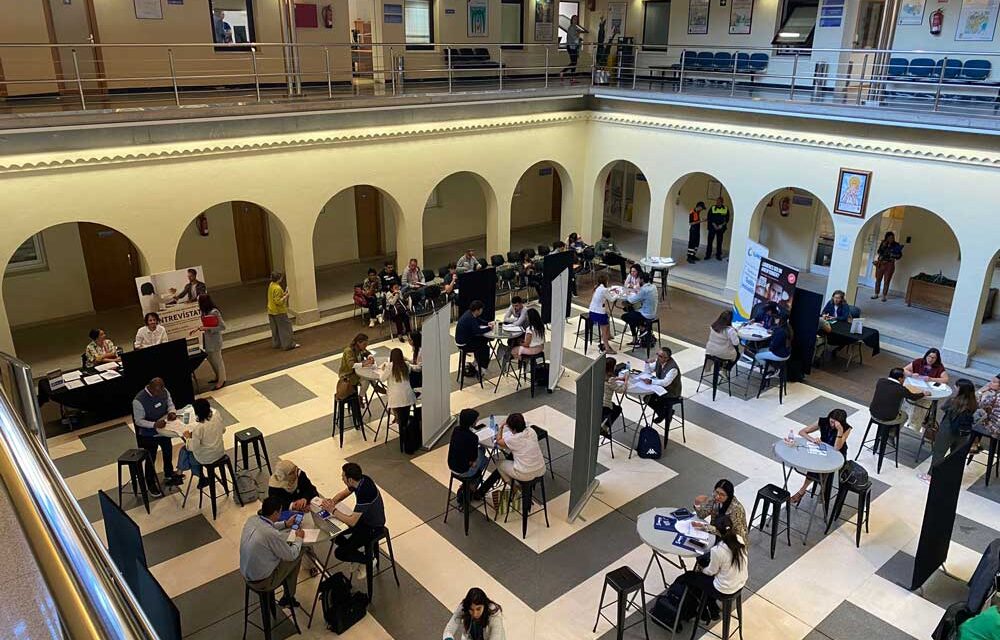 El encuentro “Entrevístate” ofrece 84 puestos de trabajo a demandantes de empleo de la ciudad