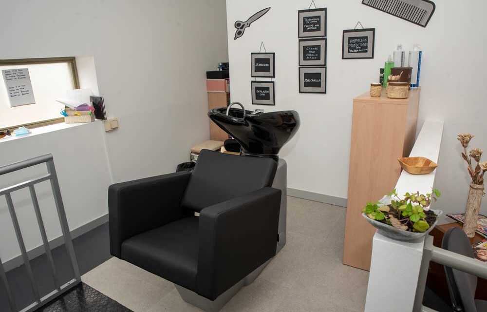 El centro de mayores María de Vera estrena servicio de peluquería y estética a precios muy asequibles