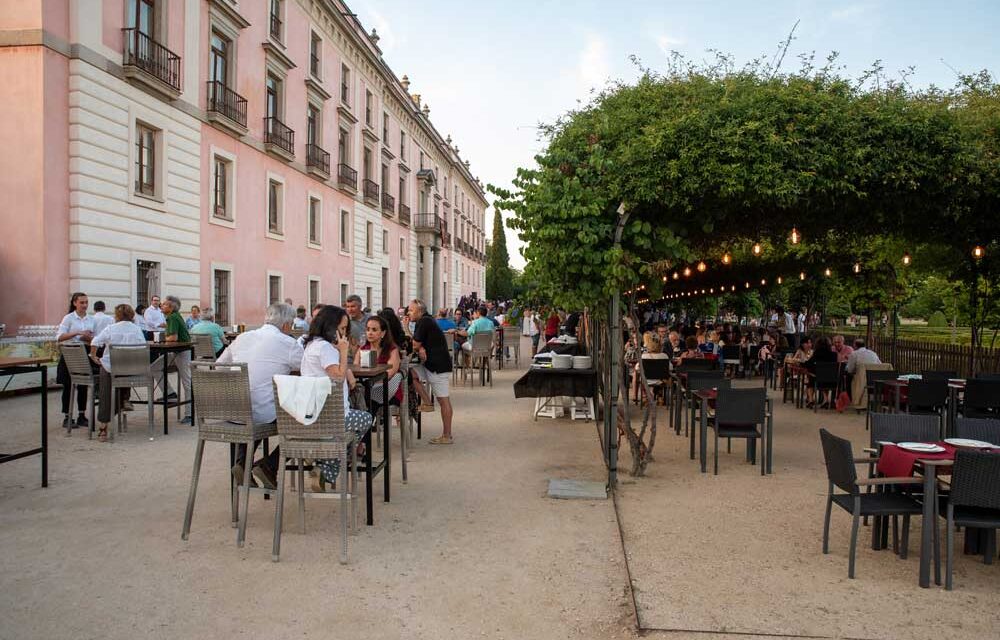 La Terraza del Palacio celebra la festividad de Santiago con pulpo gallego y una banda de gaiteros