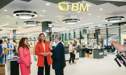 La alcaldesa asistió a la inauguración de BM Supermercados en LaFinca de Pozuelo