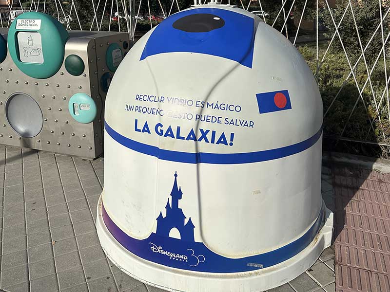 La magia del reciclaje de vidrio llega a Pozuelo con iglús decorados por Disneyland París