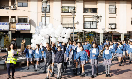 El Ayuntamiento de Pozuelo recibe la visita de alumnos de las Escuelas Pías de San Fernando en el Día de la Paz