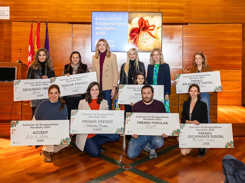 El Ayuntamiento de Pozuelo entrega los premios a los mejores escaparates ornamentados en Navidad