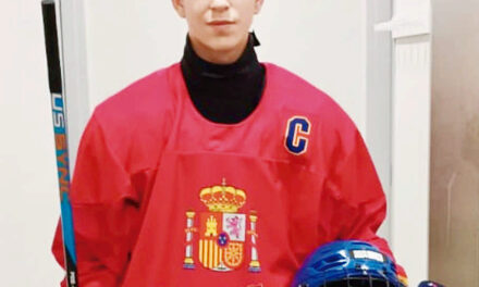 Iván Román Motila, estudiante y jugador olímpico de hockey sobre hielo Sub-16
