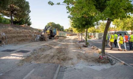 El alcalde visita las obras que Canal de Isabel II está realizando en la calle Ventura Rodríguez