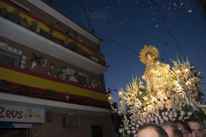El Ayuntamiento de Pozuelo de Alarcón reparte banderas de España para engalanar los balcones durante las fiestas patronales