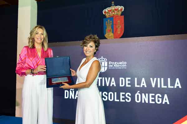 La periodista Sonsoles Ónega recoge el título de Hija Adoptiva de Pozuelo de Alarcón