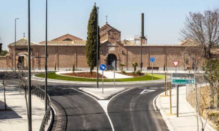 El Ayuntamiento recuerda las líneas de autobuses que facilitan el acceso a los cementerios con motivo del Día de Todos los Santos