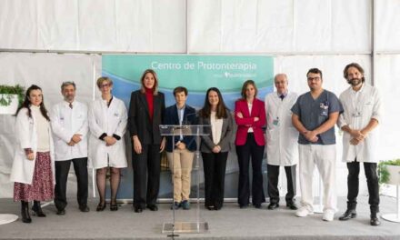 Paloma Tejero visita el Centro de Protonterapia Quironsalud de Pozuelo en su quinto aniversario