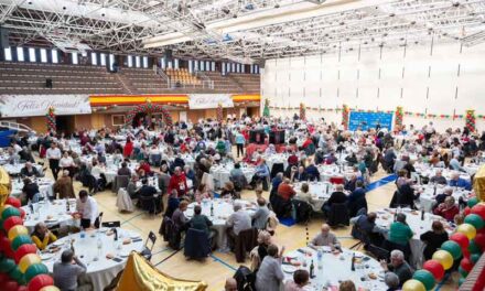Los mayores de Pozuelo celebran la Navidad con una comida y tarde de baile en el polideportivo El Torreón