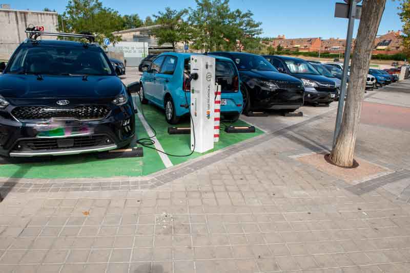 El Ayuntamiento mejora y amplía los puntos de recarga de los coches eléctricos