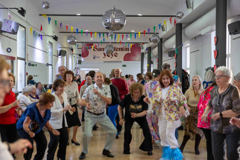 Los mayores de Pozuelo celebraron su San Valentín más Ye-yé