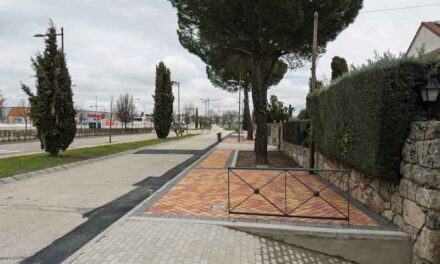Finalizan las obras de acerado de la calle Monte Aitana, en Olivar de Mirabal