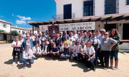 Hermandad del Rocío de Pozuelo. Una gran familia que procesa devoción por su Virgen del Rocío