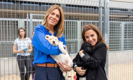 La alcaldesa de Pozuelo visita las instalaciones de la Fundación ONCE del perro Guía para conocer su actividad