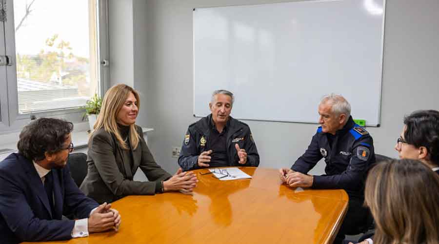 La alcaldesa destaca la labor conjunta de Policía Nacional y Municipal frente a la violencia contra la mujer